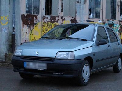 Silber Gebraucht 1991 Renault Clio Kleinwagen | 3.500 €