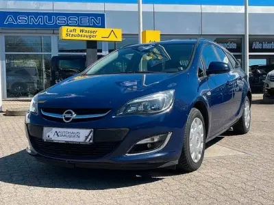 Usata Opel Astra Edition 110 CV (80 kW) 2013 Blu Station wagon