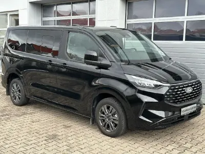 Gebraucht Ford Tourneo Titanium 136 PS (100 kW) 2025 Schwarz Van / Kleinbus