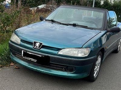 Grün Gebraucht 1998 Peugeot 306 Cabriolet Cabrio | 750 €