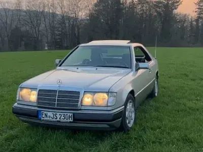 Gebraucht Mercedes 230 132 PS (97 kW) 1992 Silber Coupé