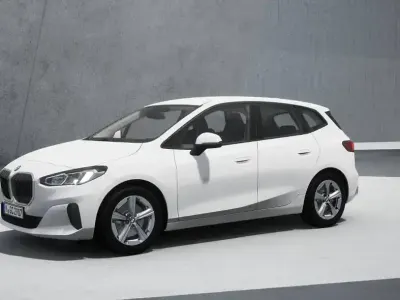 Gebraucht BMW 223 Active Tourer Sport Line 197 PS (144 kW) 2023 Weiß Van / Kleinbus