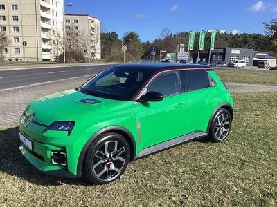 Nuova Renault R5 Urban 77 kW (106 CV) 2026 Verde Utilitaria