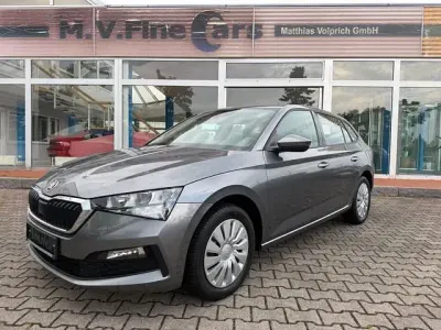 Gebraucht Skoda Scala Active 95 PS (69 kW) 2022 Grau Kleinwagen