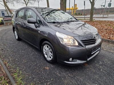 Grau Gebraucht 2011 Toyota Verso Edition Van / Kleinbus | 7.999 € (Fairer Preis)