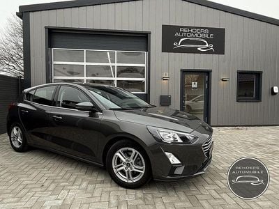 Grau Gebraucht 2022 Ford Focus Cool & Connect Limousine | 16.499 € (Guter Preis)