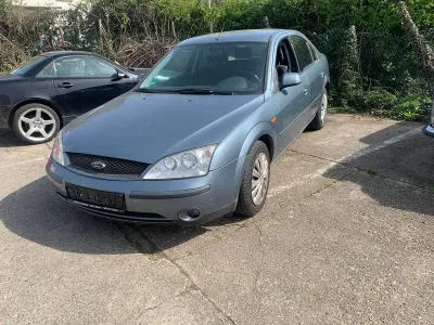Usata Ford Mondeo Trend 125 CV (91 kW) 2001 Grigio Utilitaria