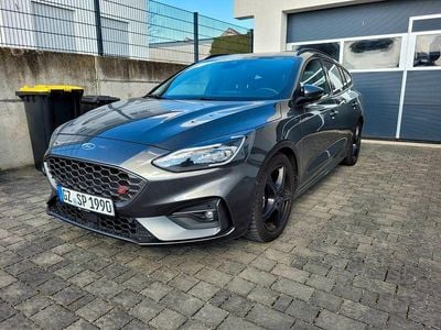 Begagnad Ford Focus Performance Edition 280 HK (205 kW) 2021 Grå Sedan