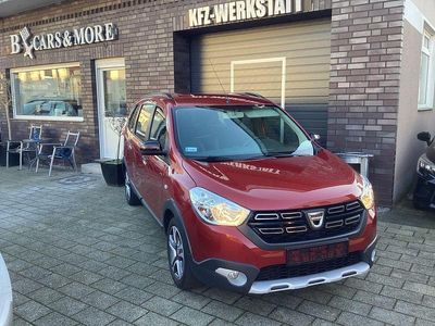 Rot Gebraucht 2019 Dacia Lodgy Stepway Van / Kleinbus | 12.590 € (Fairer Preis)
