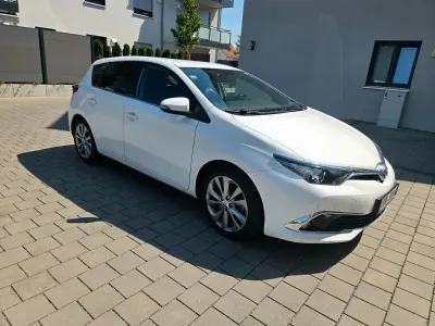 Gebraucht Toyota Auris Executive 116 PS (85 kW) 2015 Weiß Limousine