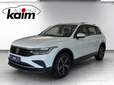 Gebraucht VW Tiguan Active 150 PS (110 kW) 2022 Oryxweiß perlmutteffekt (metallic) SUV