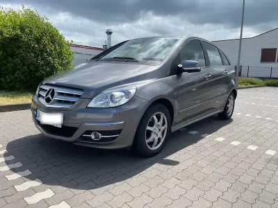 Gebraucht Mercedes B180 109 PS (80 kW) 2010 Grau Van / Kleinbus