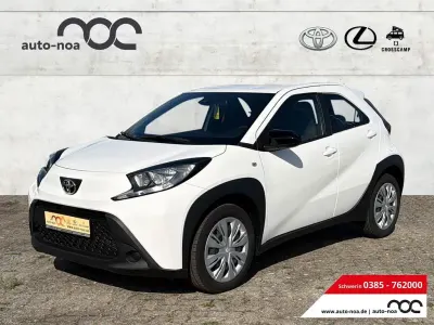 Neu Toyota Aygo X Business Edition 72 PS (52 kW) 2025 Super white 2 SUV