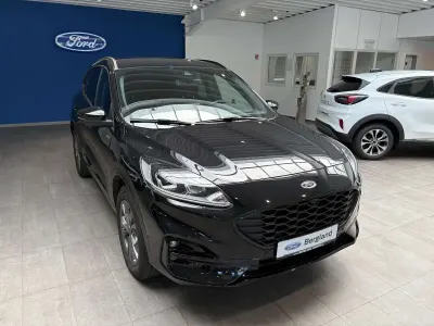 Gebraucht Ford Kuga ST-Line 224 PS (164 kW) 2024 Lackierung metallic "obsidianschwarz" schwarz SUV