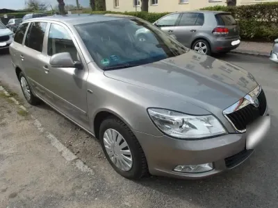 Gebraucht Skoda Octavia Elegance 122 PS (89 kW) 2011 Beige Kombi