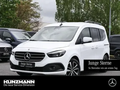 Używany Mercedes T180 Progressive 131 KM (96 kW) 2023 Biały Minivan