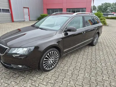 Gebraucht Skoda Superb LAURIN & KLEMENT 140 PS (102 kW) 2014 Braun Kombi