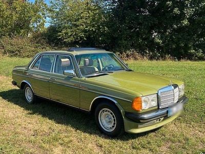 Gebraucht Mercedes 240 72 PS (52 kW) 1982 Grün Limousine