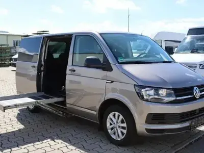 Gebraucht VW Multivan Trendline 150 PS (110 kW) 2018 Beige Van / Kleinbus