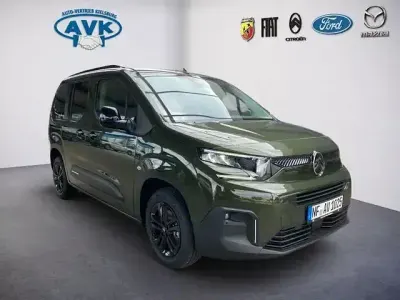 Neu Citroën Berlingo 131 PS (96 kW) 2026 Grün Van / Kleinbus