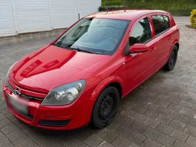 Usado Opel Astra 90 HP (66 kW) 2005 Vermelho Sedan