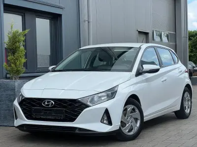 Gebraucht Hyundai i20 Select 101 PS (74 kW) 2021 Weiß Kleinwagen