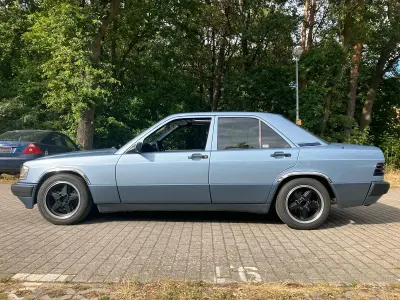 Gebraucht Mercedes 190 118 PS (86 kW) 1990 Blau Limousine
