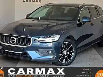 Używany Volvo V60 Momentum 150 KM (110 kW) 2021 Niebieski Kombi