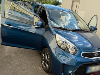Second-hand Kia Picanto 86 CP (63 kW) 2016 Albastru Hatchback