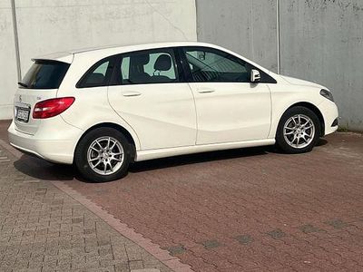 Gebraucht Mercedes B180 109 PS (80 kW) 2014 Weiß Van / Kleinbus