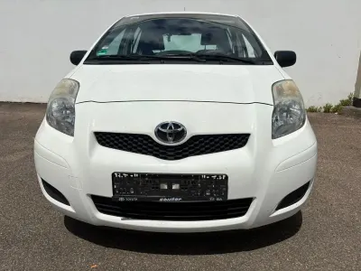 Gebraucht Toyota Yaris Basis 69 PS (50 kW) 2010 Weiß Kleinwagen