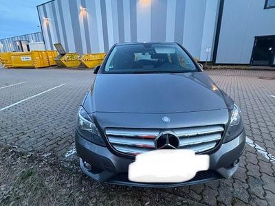 Gebraucht Mercedes B200 156 PS (114 kW) 2012 Grau Van / Kleinbus