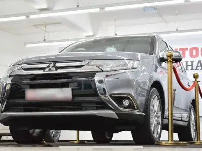 Gebraucht Mitsubishi Outlander 150 PS (110 kW) 2018 Grau SUV