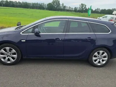 Gebraucht Opel Astra Eco 131 PS (96 kW) 2012 Blau Limousine