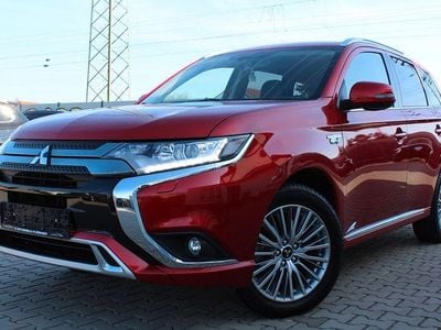 Gebraucht Mitsubishi Outlander P-HEV 224 PS (164 kW) 2021 Rot SUV