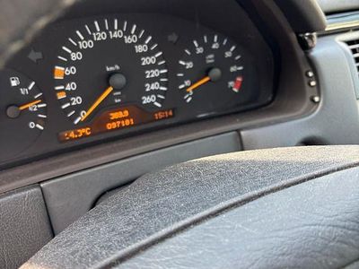 Second-hand Mercedes E280 Avantgarde 193 CP (141 kW) 1996 Argintiu Berlinǎ