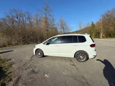 Gebraucht VW Touran Comfortline 150 PS (110 kW) 2017 Weiß Van / Kleinbus