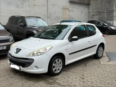 Gebraucht Peugeot 206+ 75 PS (55 kW) 2009 Weiß Kleinwagen