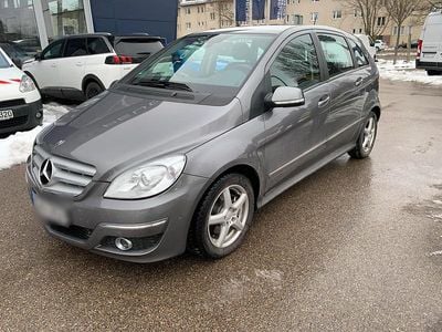 Grau Gebraucht 2009 Mercedes B200 Van / Kleinbus | 5.500 € (Guter Preis)