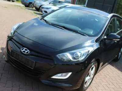 Gebraucht Hyundai i30 Classic 99 PS (72 kW) 2013 Schwarz Kombi