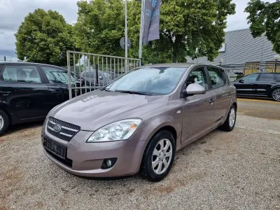Gebraucht Kia Ceed LX 109 PS (80 kW) 2007 Pewter beige Kleinwagen