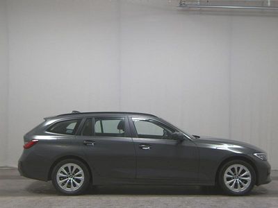 Grau Gebraucht 2021 BMW 318 Sport Line Kombi | 20.480 € (Superpreis)
