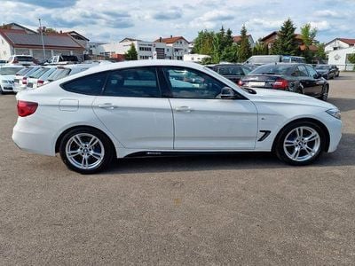 Gebraucht BMW 320 M Performance 190 PS (139 kW) 2019 Weiß Limousine