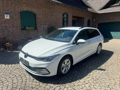 Gebraucht VW Golf VIII Life 131 PS (96 kW) 2022 Weiß Kombi