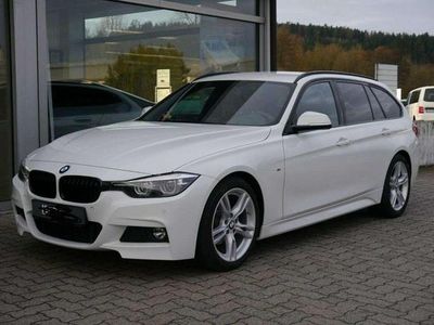 Weiß Gebraucht 2018 BMW 320 M Sport Kombi | 27.499 €