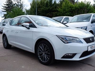 Weiß Gebraucht 2014 Seat Leon I-Tech Limousine | 11.490 € (Etwas zu teuer)