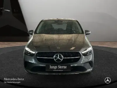 Gebraucht Mercedes B200 Progressive 150 PS (110 kW) 2025 Mountain grau Van / Kleinbus
