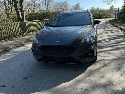 Gebraucht Ford Focus ST-Line 125 PS (91 kW) 2018 Schwarz Kombi