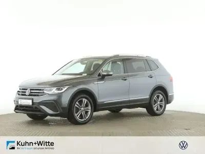 Usado VW Tiguan Allspace Life 200 HP (147 kW) 2022 Cinzento SUV