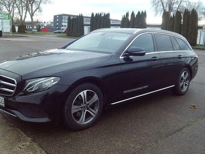 Obsidianschwarz (metallic) Gebraucht 2019 Mercedes E220 Avantgarde Kombi | 17.980 € (Guter Preis)